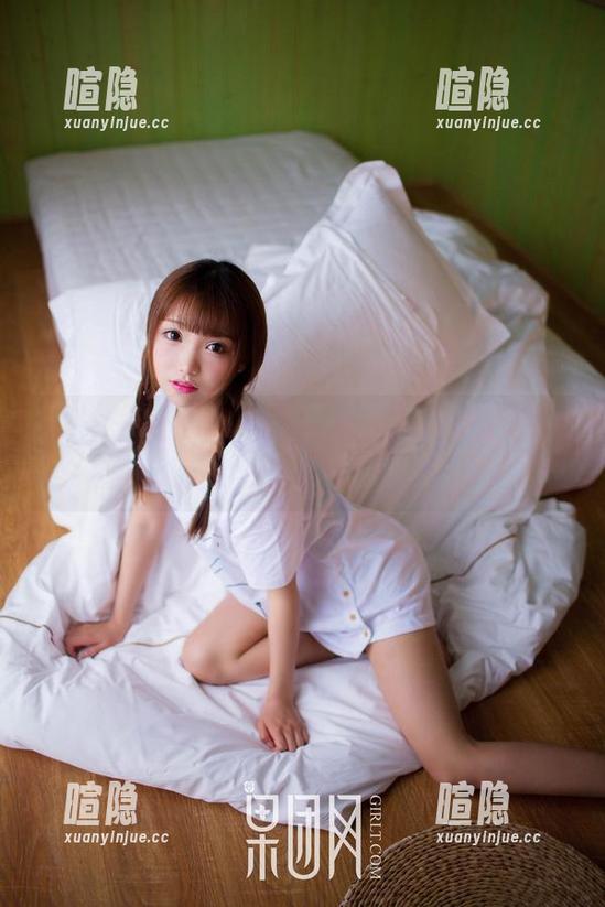 GIRLT果团网-莫雅琪 GIRLT果团网 - 跟随莫雅琪的红裙套图,仿佛进入了一个闪闪发光的梦境!