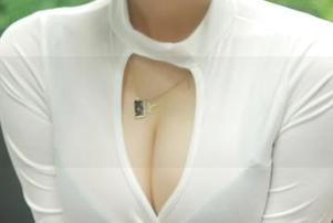 快来围观！Hyoyeon(김효연)的肉丝图片分享，真的是个小惊喜！