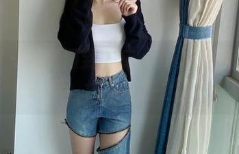 微密圈 – 从制服到图库,July芝岚带你发现不一样的资源之旅!