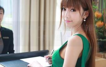 MyGirl美媛馆 – 当Love陆瓷遇上眼镜：私拍图里的微妙尴尬…你能忍住吗？