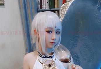 探秘PAKI草莓酱:最新花园兔女郎合集,看她们如何玩转草地!