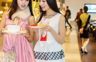 QingDouKe青豆客 – 最新图包!Kiren_程程程的瑜伽,适合多种场合——比如,沙发!