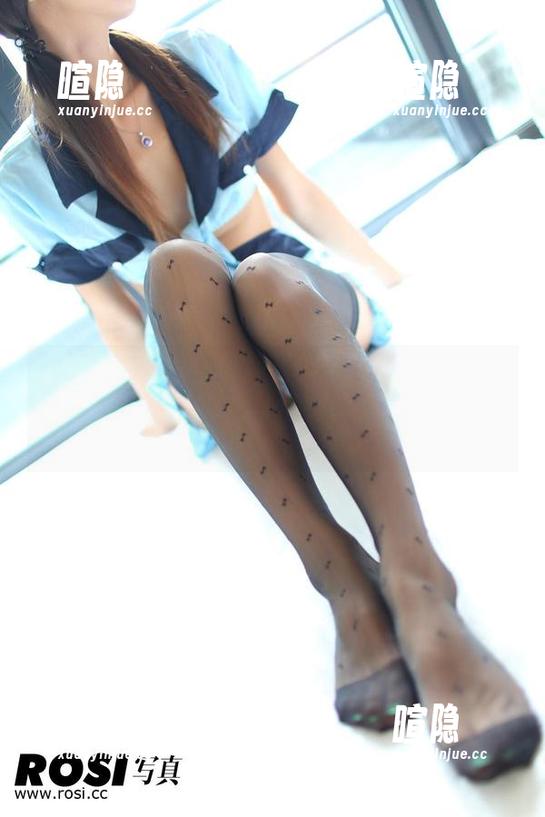 ROSI写真 ROSI短裙,原图让人遐想:想要把这种感觉变成壁纸,晃动的裙摆和心跳同步着。