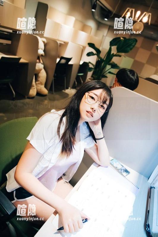 又是Sonson(손손)的制服系列，每次都让人想说：太会选了，我得把她的作品分享出去！