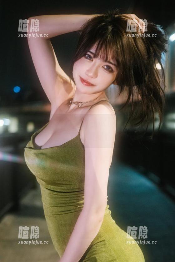 Tina很妖孽呀 Tina很妖孽呀的白色纯欲吊带,原图里的cos感觉简直是瞬间炸裂的甜!