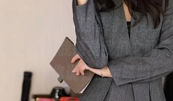 XIAOYU语画界 – 这套绯月樱_Cherry的白裙写真,让我感觉我们之间隔着一层薄纱…你说有点暧昧吗?