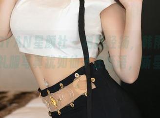 XINGYAN星颜社 – 裙摆轻扬,韩雨嘉的全套礼服写真犹如仙子在低语,新星闪烁。