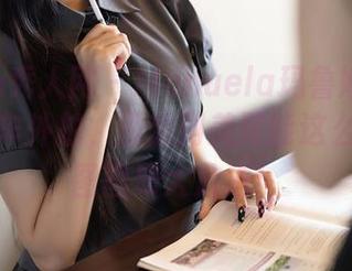 Xiuren秀人网 – Manuela玛鲁娜的魅力：复古车外拍，没想到美臀能这么撩，原图图册大放送！