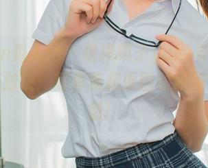 Xiuren秀人网 – 优琪琪子yuki与比基尼的终极对决：写真集和原图的碰撞，太刺激！