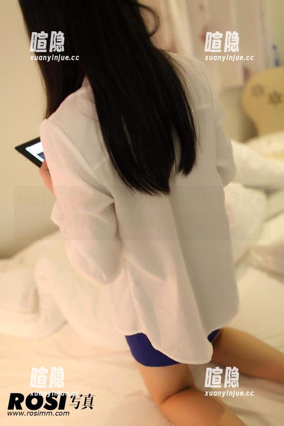 rosi-小莉 rosi - 小莉的办公室展现另一种工作状态,写真集和原图简直太撩了吧!