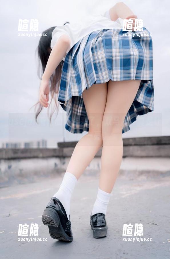 usejan蓝蓝 usejan蓝蓝的新作来了,双马尾,真是让人眼前一亮。
