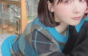 在けん研(けんけん)的泳衣图包中徘徊：点击下载，让你的夏天多一抹色彩