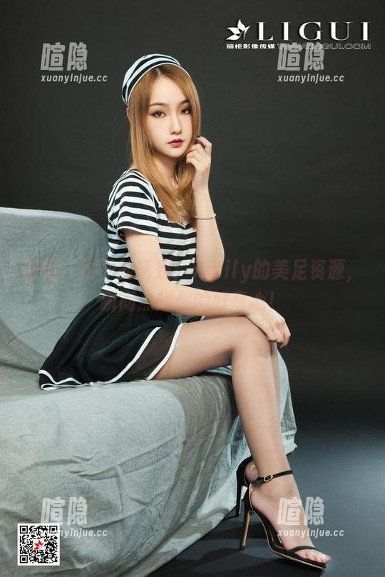 丽柜 - 脚下的诱惑：Amily的美足资源，瞬间点燃你的好奇心！