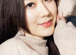 克拉女神 – 雪怡系列黑白照片：简约也能让人看得心痒痒