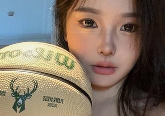微密圈 – 卡通百科老王的蕾丝白丝袜写真集:更新后的诱惑,简直无法抵挡