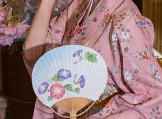 咬人小小兔格温的图包：偷偷告诉你，真的很迷人！
