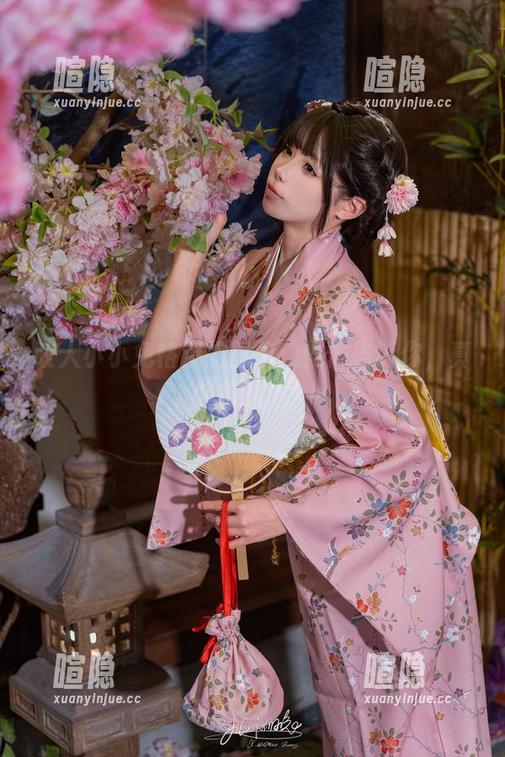 咬人小小兔 咬人小小兔格温的图包:偷偷告诉你,真的很迷人!