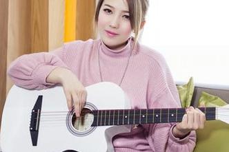 头条女神 – 在线高清！瑞宝儿在剧情中，拍出来的每一帧都像在说：‘你们都来围观吧！’