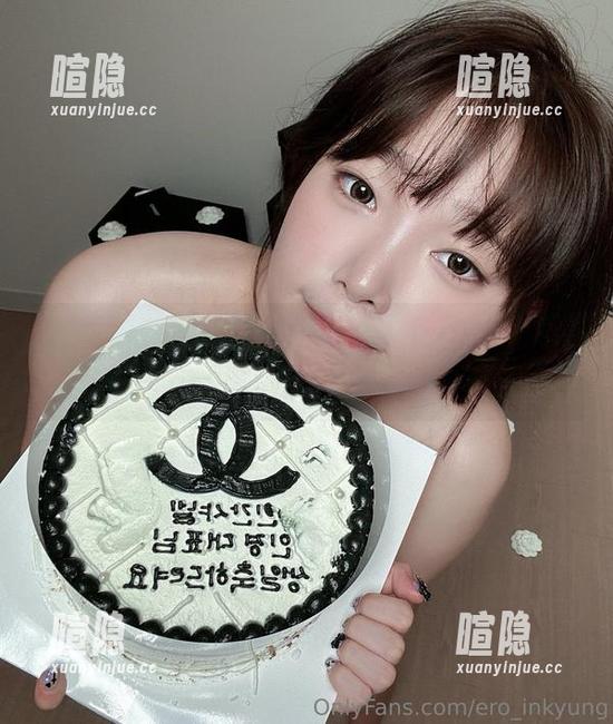 下载姜仁卿(강인경)的粉色内衣写真，沉浸在梦幻与现实的边缘