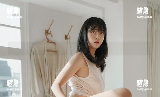 宋哈娜 白裙与宋哈娜的奇妙冒险:美图中的幽默时刻!