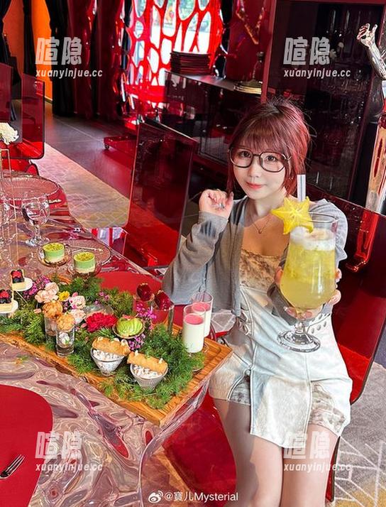 宝儿mysterial 分享宝儿mysterial的白衬衫套图,你不觉得这件衣服好像有魔力吗?