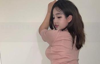 微密圈 – 谁说粉色吊带裙只适合公主？小u优优子的写真更新告诉你什么是自由！