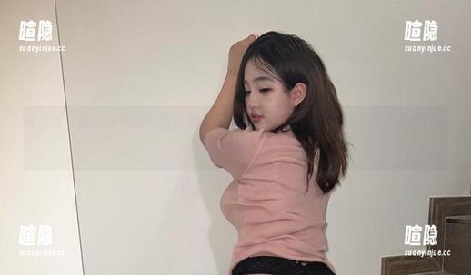 小u优优子 微密圈 - 谁说粉色吊带裙只适合公主?小u优优子的写真更新告诉你什么是自由!