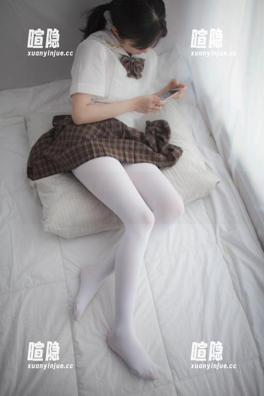 少女秩序-乐栀 少女秩序 - 当乐栀穿上制服,合集中的背影似乎在低语,究竟说了什么?