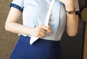 尤蜜荟 – laura阿姣的长腿写真：难道她的腿是用魔法长成的吗？