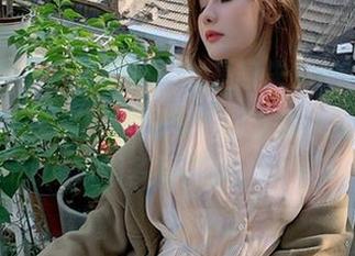 微密圈 – 严肃脸说，就是阿朱啊的白裙在无圣光下，套图里的每个细节都让我不自觉想多看几眼。