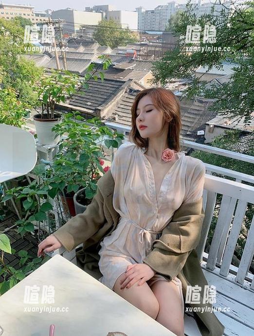 微密圈 - 严肃脸说，就是阿朱啊的白裙在无圣光下，套图里的每个细节都让我不自觉想多看几眼。