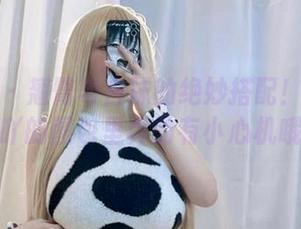 微密圈 – 翘臀与白袜的绝妙搭配!是可馨吖的图包里真的有小心机哦
