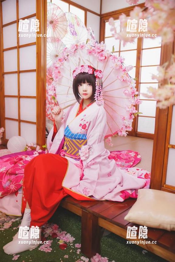 桜桃喵化身女神：图集里那些羞涩又撩人的小瞬间