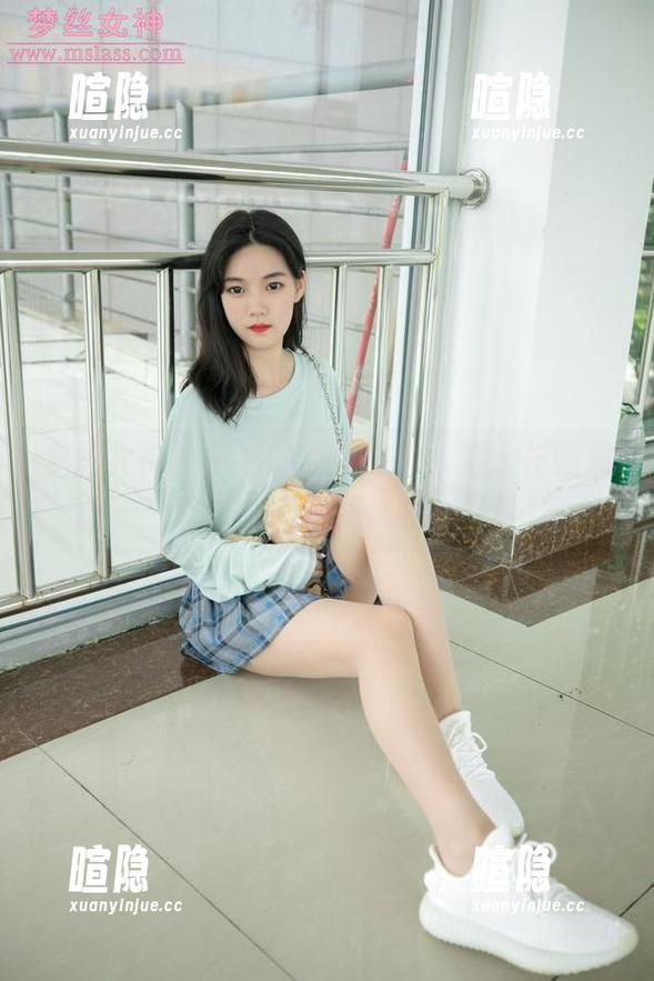 梦丝女神-小迟 梦丝女神 - 小迟的高清写真:当大长腿遇上光影,别有一番风味