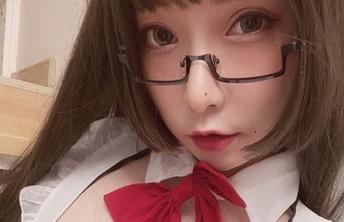 一探私底下的风纪委员:次屁啦的调皮写真图包