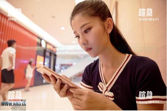 爱丝-何冉 爱丝 - 不止是学校的制服,何冉高清套图还有些让人想深思的气质,挺令人着迷的。