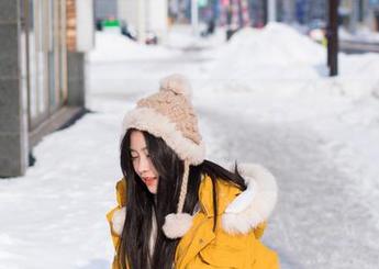 爱蜜社 – 在线感受瑞妤的连衣裙,色彩和形状竟然让我想歪了……