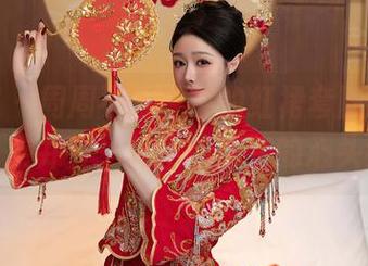 秀人网 – 周周不吃香菜的红裙套图,优雅与诱惑并存,真不愧是我的心头好!