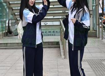 秀人网 – 心妍公主游玩眼镜的时尚之旅——原图独家放送，快来免费欣赏！