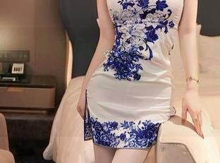 秀人网 – 王梓童Doirs携白裙写真：摆的姿势我也想试试，但我果然还是低调一点好。