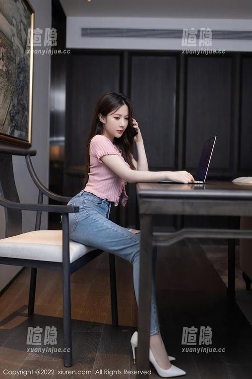 秀人网-私语baby 秀人网 - 私语baby女王的写真:在这里,‘女王’不再是个抽象概念!