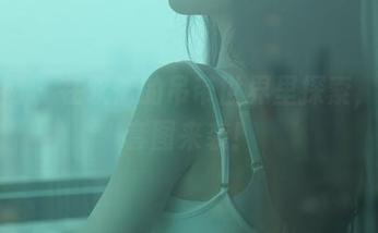 秀人网 – 在软情的吊带世界里探索，高清套图来袭！
