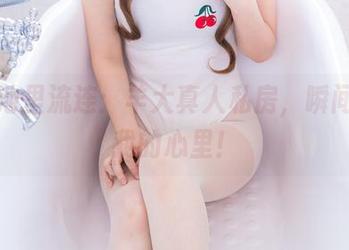 在泳池里流连:羊大真人私房,瞬间冲到我的心里!