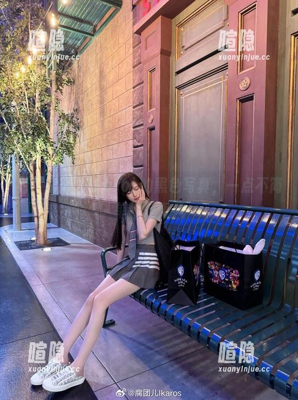 腐团儿Ikaros 看!腐团儿Ikaros的黑色写真,一点不简单的反叛风