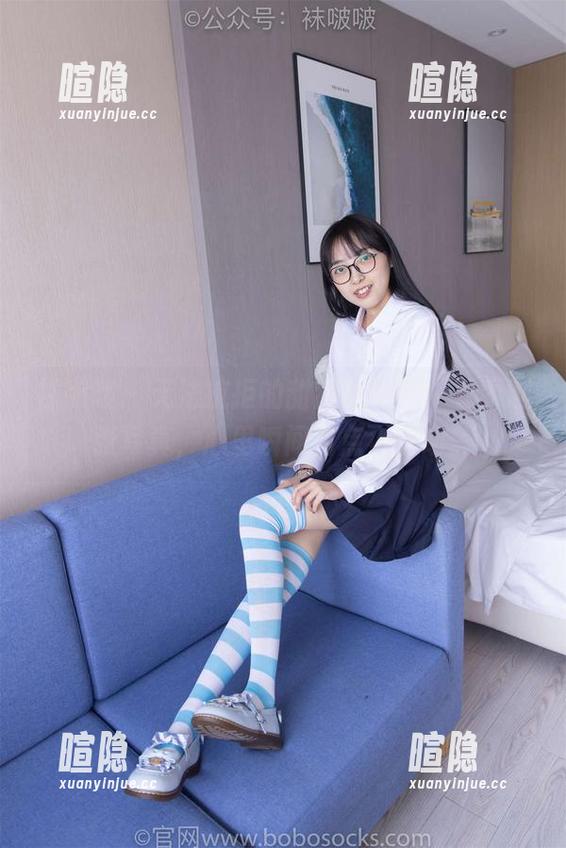 袜啵啵-甜甜圈 袜啵啵 - 无法抗拒的甜甜圈女孩,看看这张写真,心里瞬间有点小悸动。