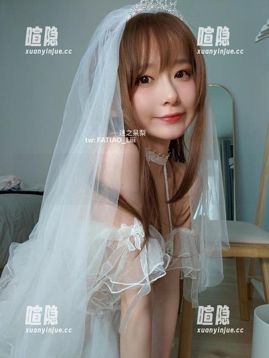 迷之呆梨 在线享受迷之呆梨的白衬衫图集,啊,这白真的让人眼前一亮...