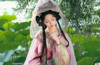 雯妹不讲道理泳池特辑:图包资源,有点热,有点神秘!