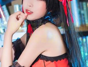 猫咪露背?福利写真来袭,雯粥粥的甜蜜瞬间不容错过!
