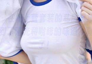 青豆客 – 在杨上萱套装的私房图集中，我仿佛嗅到了阳光和咖啡的味道，真是太好了！