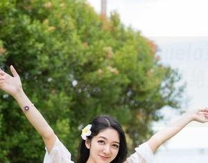 魅妍社 – 别怕被发现！Manuela玛鲁娜的天台状态，图库放送，下载你绝对想要！